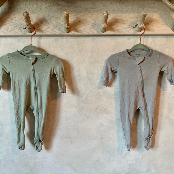Kyte BABY Other - 2x Kyte Baby zippered footie onesies - size preemie